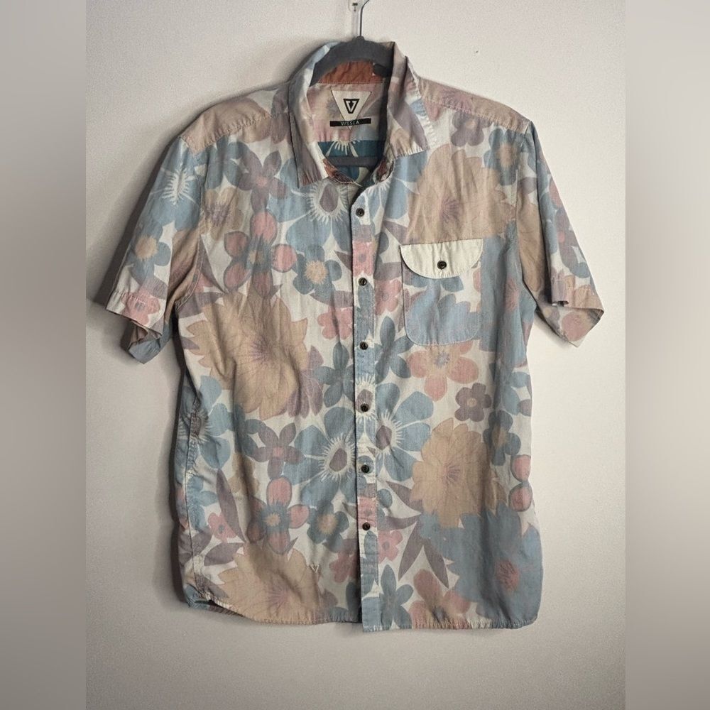Vissla EUC intentionally faded floral button-down dress shirt size large